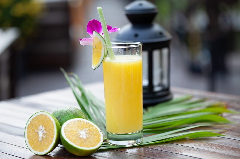 5 bonnes raisons de commencer la journée avec de l'eau citronnée
